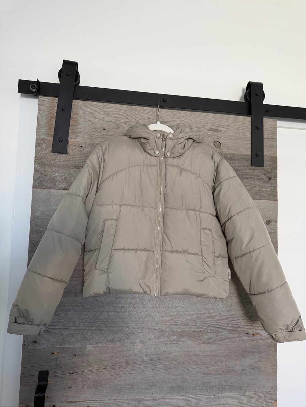 Missguided Cropped Hooded Puffer Jacket in Light Taupe